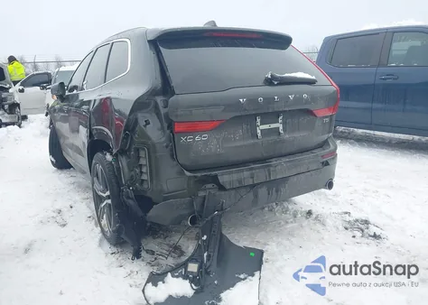 2021 Volvo Xc60 T5 Momentum z USA, uszkodzony, nr VIN YV4102RKXM1759014